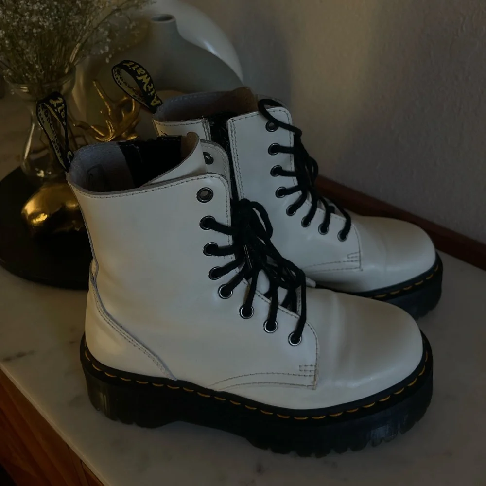 Doc Martens - Picture 1 of 4
